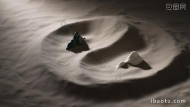山丘形状的石头在太极<strong>图案</strong>的沙子上